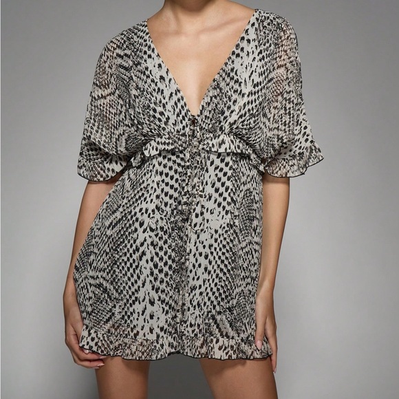 Chic Animal Print Dress - Picture 6 of 8